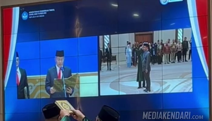 Sekjend Kemendiktisaintek Resmi Lantik Prof Armid sebagai Rektor UHO Kendari 2025-2029