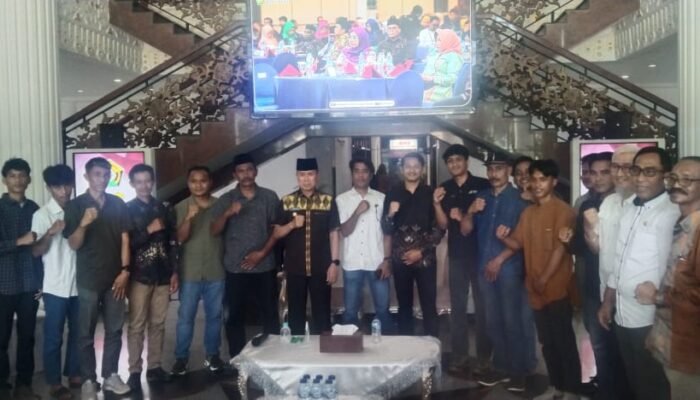 Warga Routa Datangi Kantor Gubernur, Tagih Janji Smelter PT SCM