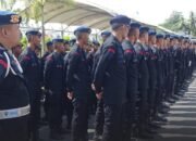 Sinergi Tegakkan Hukum, Brimob Sultra Amankan Pemasangan Plang Penyitaan Aset di Desa Nambo