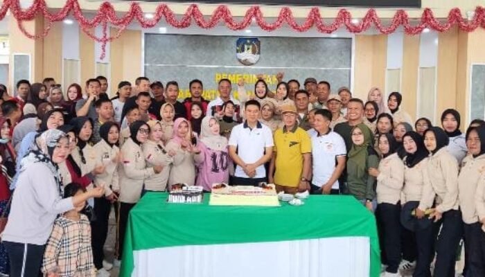 Hangat dan Bersahaja! Bupati Konsel Irham Kalenggo Rayakan Ultah ke-52 di Tengah Cinta ASN