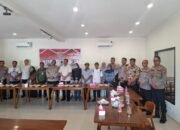 Dekat dengan Rakyat, Polda Sultra Serap Aspirasi Warga Rahandouna Lewat “Jumat Curhat”