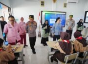 Kapolri Singgung Wujudkan Generasi Emas Usai Tinjau SMP Kemala Bhayangkari Karanganyar