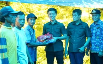 Pemkab Konawe Utara Tanggap Bencana, Serahkan Bantuan ke Warga Padalere Utama