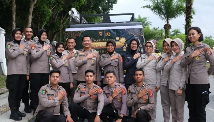 Ramadan Penuh Berkah, Tiga Satker Polda Sultra Serentak Bagikan Takjil