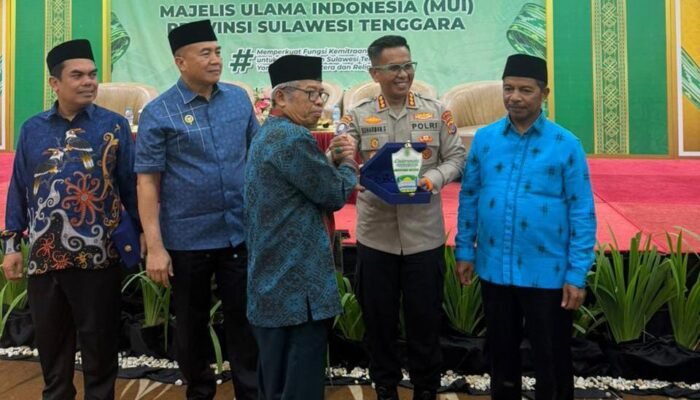 MUSDA VII MUI Sultra di Hotel Zahra Kendari berlangsung selama tiga hari, membahas program kerja lima tahun ke depan serta penguatan sinergi menjaga stabilitas kamtibmas di Sulawesi Tenggara.