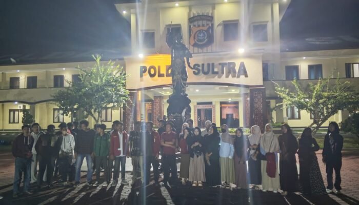 IMM Kota Kendari Gelar Aksi di Polda Sultra, Desak Evaluasi Kapolres Bombana