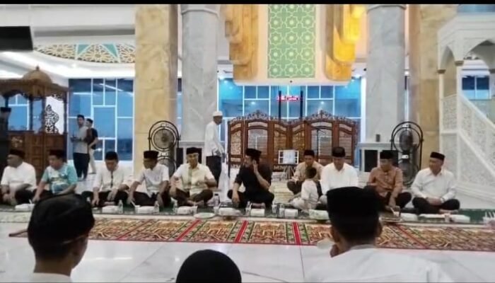 Nur Alam Gelar Buka Puasa Bersama Santri dan Anak Yatim di Masjid Al Alam Kendari