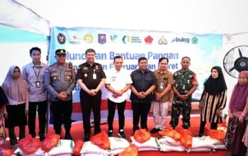 Perum Bulog dan Pemerintah Konawe Salurkan Bantuan Pangan kepada Masyarakat Miskin
