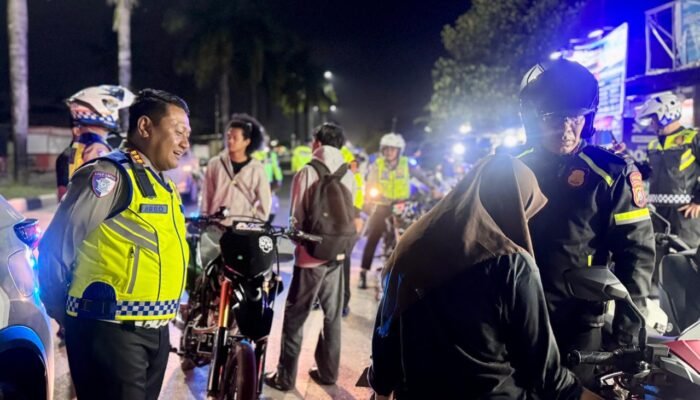Patroli Dini Hari Ditlantas Polda Sultra di Kendari, Lima Pelanggar Lalu Lintas Ditilang