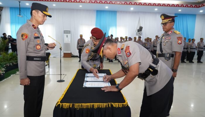 Kapolda Sultra Pimpin Sertijab Wakapolda, Brigjen Pol. Budi Hermawan, S.I.K Resmi Bertugas di Polda Sultra.