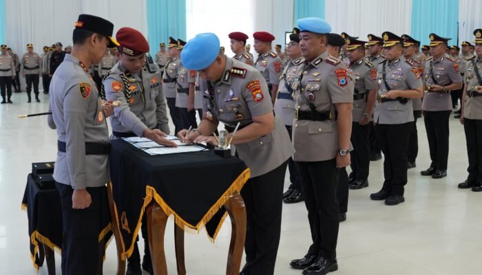 Kapolda Sultra Pimpin Sertijab Sejumlah Pejabat Utama dan Sejumlah Kapolres, Termasuk Kapolres Konawe Kepulauan