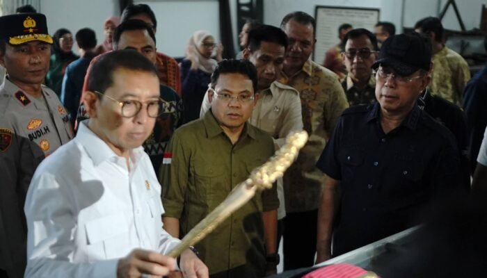 Tinjau Museum Sultra, Fadli Zon Tegaskan Muna Miliki Lukisan Purba Tertua di Dunia