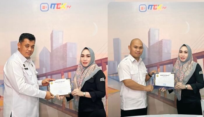 Jadi Narasumber Program Jaksa Menjawab, Asisten Pemulihan Aset dan Kasi Penkum Kejati Sultra Terima Penghargaan dari Komisaris MEK TV
