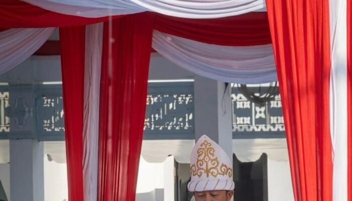 Menteri Trenggono Pimpin Upacara HUT RI ke-81 di Kampung Nelayan Merah Putih Sorue Jaya Konawe
