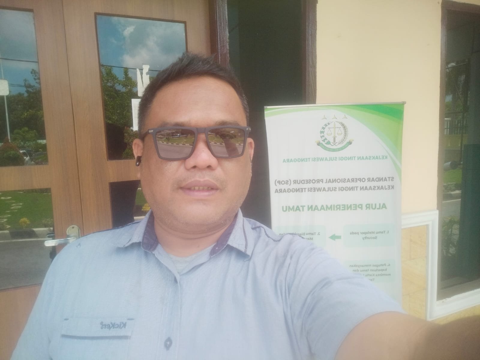 Ketua Gerak Sultra, Wiwin Saputra saat melakukan Klarifikasi di Kejati Sultra