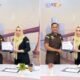 Komisaris MEK TV Berikan Sertifikat Penghargaan kepada Jaksa Pidum dan Intel Kejari Muna Usai Live Jaksa Menjawab