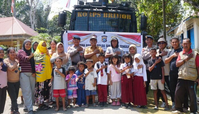 Tanggap Kebutuhan Warga, Batalyon A Pelopor Brimob Sultra Gelar Aksi Bantuan Air Bersih