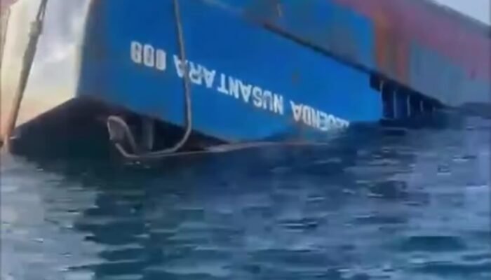 ‎Kapal Angkut Bahan Kimia Terbakar di Laut Bombana, 2 Orang Tewas dan Sejumlah Korban Keracunan