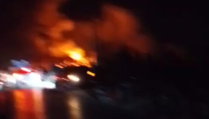 BREAKING NEWS: Pasar Ranomeeto Ludes Terbakar Malam Ini