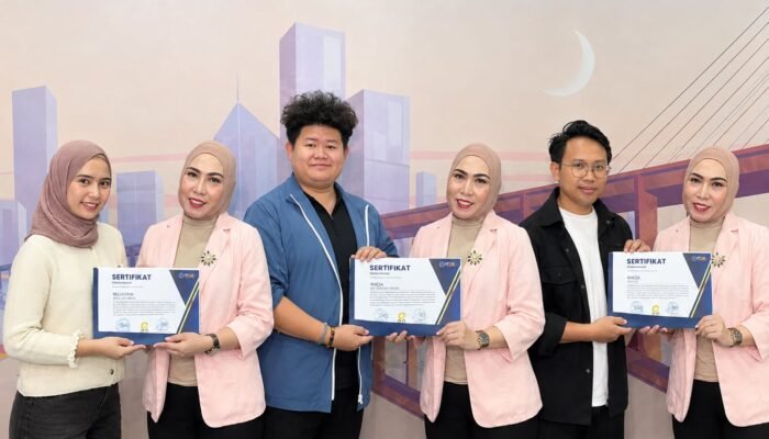 Jalin Kerjasama Publikasi Jangka Panjang, Komisaris MEK TV Berikan Sertifikat Penghargaan Kepada Perwakilan Manajemen Huayou Cobalt dan Apresiasi IPIP Pomalaa sebagai Pusat Hilirisasi Baru di Sultra