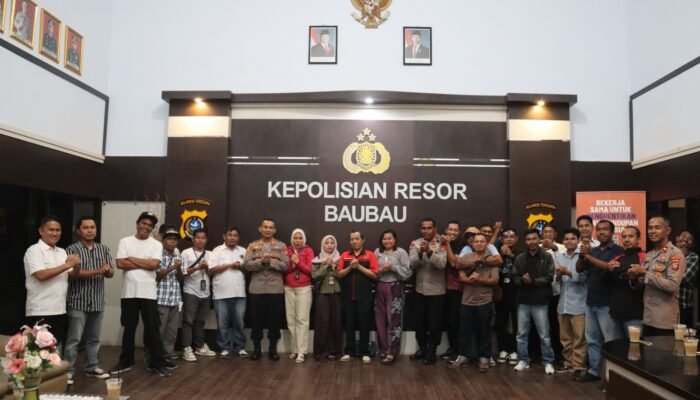 Kapolres Baubau AKBP Noer Alam Gandeng Wartawan Dialog Terbuka: Minta Maaf, Amankan Oknum ke Polda Sultra & Jamin Keselamatan Pers