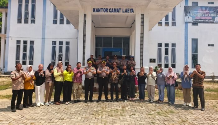 Kapolres Konsel Tanam Harapan di Laeya: Satu Pohon Kelapa untuk Masa Depan