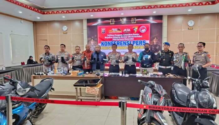 Kampung Salo Digerebek! Polda Sultra Sita Senjata, Bong Sabu dan Buku Transaksi – 11 Orang Diciduk