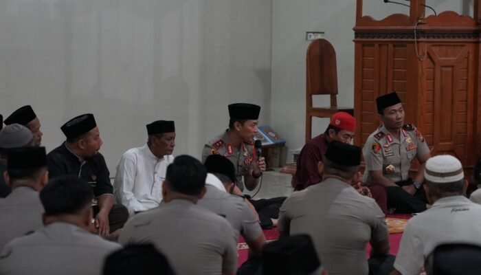 Dinginnya Subuh Keliling di Masjid An Nur, Kapolda dan Wakapolda Sultra : Keamanan Tak Bisa Sendiri, Butuh Warga