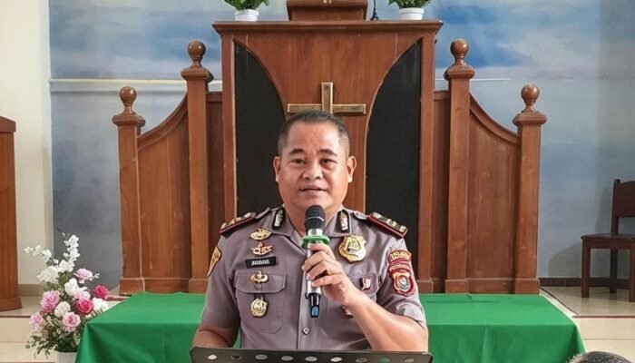 Polres Konsel Humanis! Minggu Kasih di Gereja Siloam Punggaluku, Kasat Samapta Wakili Kapolres sampaikan Pesan Damai: Jaga Toleransi, Kuatkan Kerukunan
