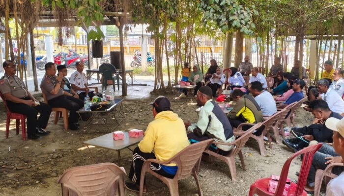 Turun ke Warkop, Kapolres Konawe Selatan Ajak Warga Jaga Kampung : Kamtibmas Tanggung Jawab Bersama