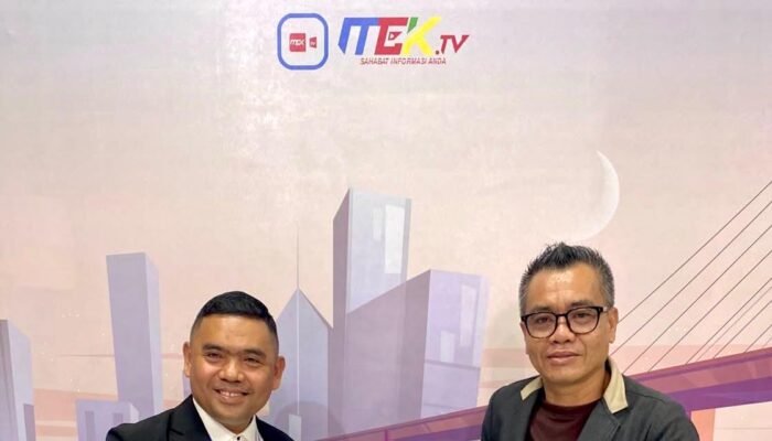 Bendahara PERADI Profesional Kendari Lawyer Iwan Dapat Penghargaan dari Direktur MEK TV Jafrun, Bongkar Anggaran Khusus Cetak Advokat Bermutu