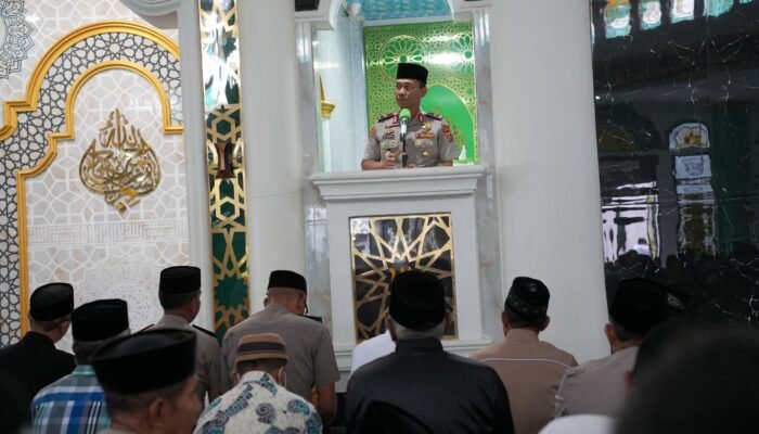 Gelar Jumat Keliling di Kendari, Wakapolda Sultra : Perkuat Program Prioritas Kapolri Polisi Bersama Masyarakat