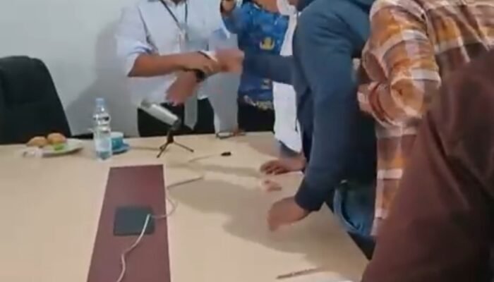 Kadis Pariwisata Sultra Ridwan Badalla Dikeroyok Netizen Usai Polemik dengan Ridwan Bae, AMPG Desak Gubernur Evaluasi